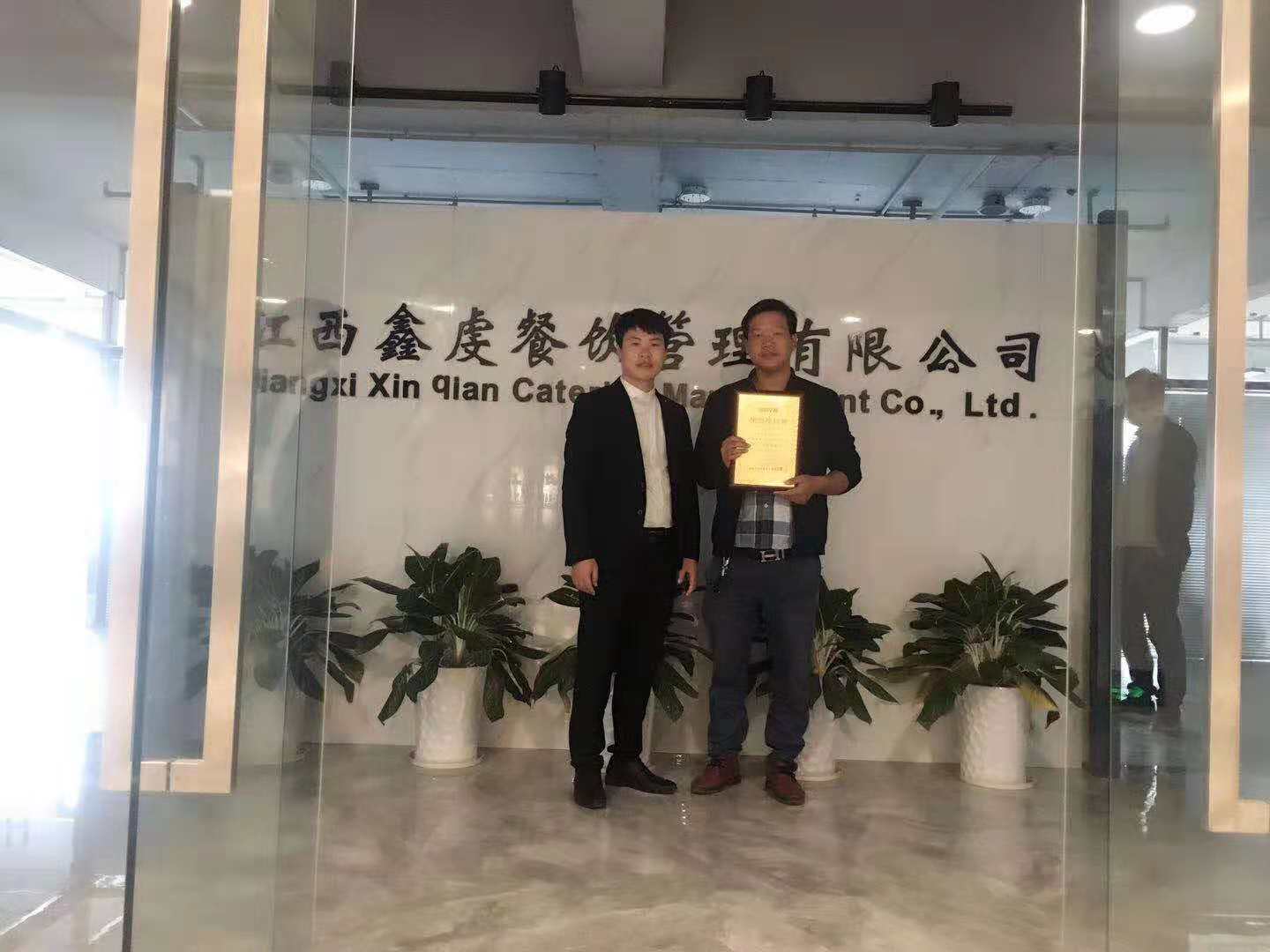 李總簽約信豐三店.jpg