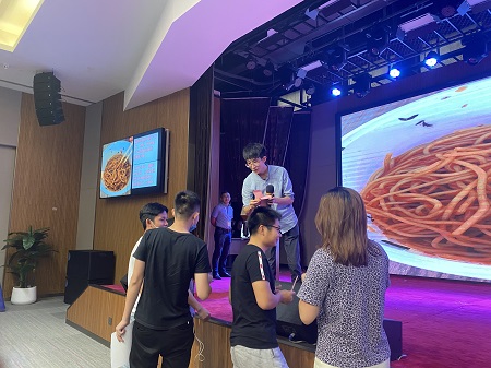曉韋總現場互動.jpg